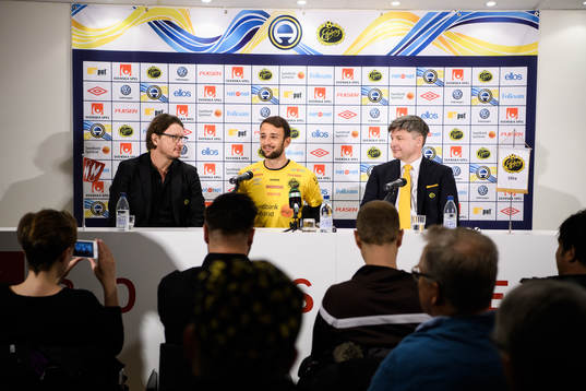 Elfsborgs klubbchef Stefan Andreasson, Robert Gojani och