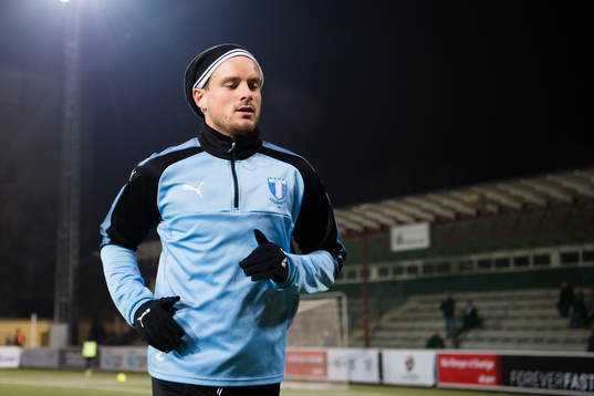 Malmö FFs Eric Larsson före en träningsmatch i fotboll