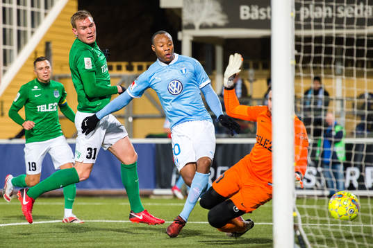 Malmö FFs Carlos Strandberg gör 3-0  bakom Floras