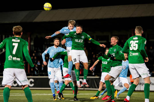 Malmö FFs Oscar Lewicki och Floras Gert Kams