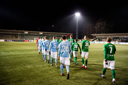 Malmö FFs och Floras spelare gör entré