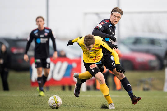 Helsingborgs Alexander Achinioti-Jönsson och Mjällby Joel