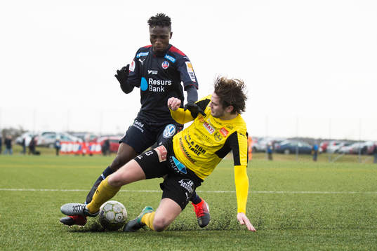 Helsingborgs Mamudo Moro och Mjällby Axel Norén