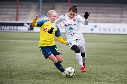 Bläddra bland fler bilder av Fotboll, Dam, Träningsmatch, Rosengård - Bröndby