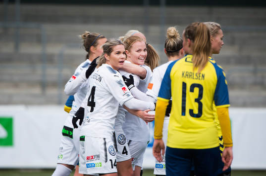 Rosengårds Glodis Perla Viggosdottir blir omkramad