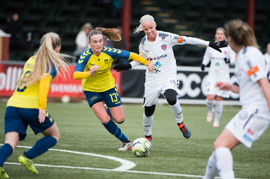 Bröndbys Kamilla Karlsen och Rosengårds Caroline Seger