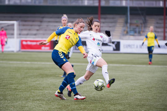 Bröndbys Kamilla Karlsen och Rosengårds Iva Landeka