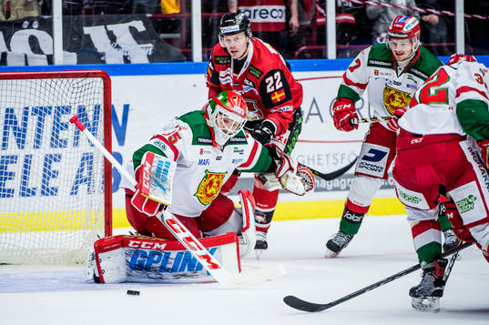 Moras målvakt Christian Engstrand mot Malmö Redhawks Lars