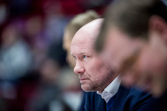 Malmö Redhawks tränare Peter Andersson deppar