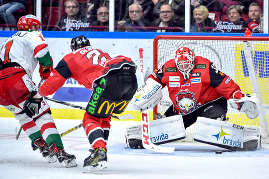 Moras Alexander Hilmerson och Malmö Redhawks Jens Olsson