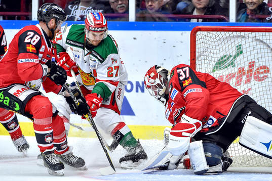 Moras Matt Bailey och Malmö Redhawks Jens Olsson och