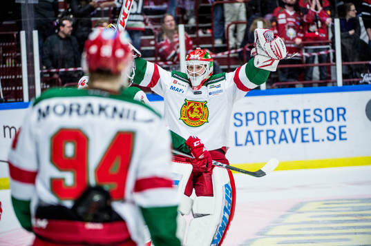 Moras målvakt Christian Engstrand jublar