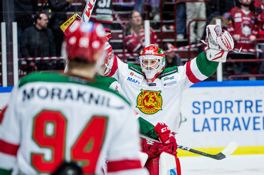 Moras målvakt Christian Engstrand jublar