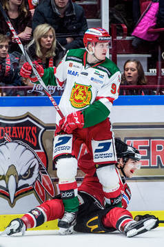 Moras Sebastian Hartmann mot Malmö Redhawks Nils Andersson