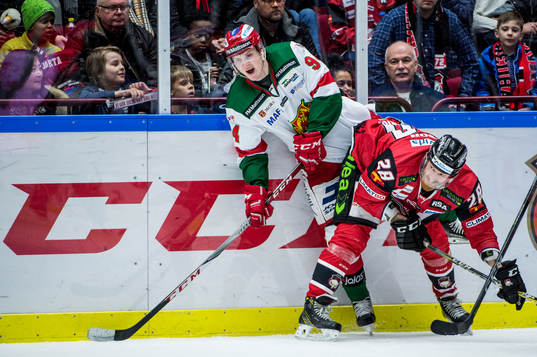 Moras Sebastian Hartmann mot Malmö Redhawks Jens Olsson