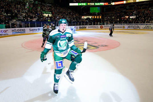 Färjestads Fabian Zetterlund jublar
