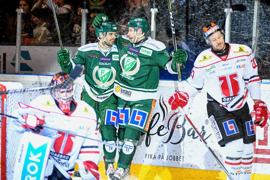 Färjestads Martin Johansson och Per Åslund  jublar