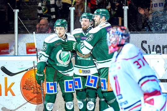 Färjestads Dick Axelsson jublar med lagkamrater