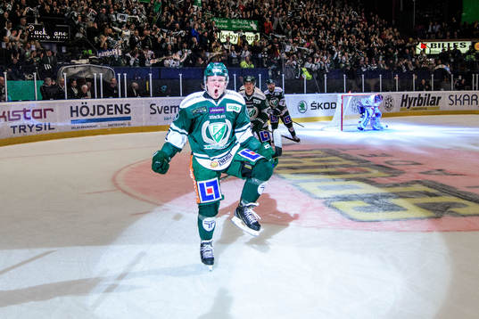 Färjestads Fabian Zetterlund jublar