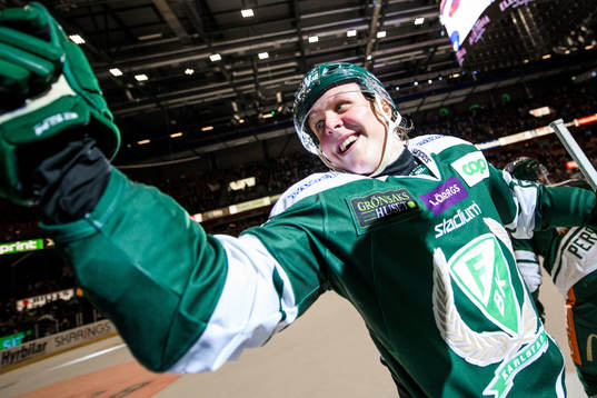 Färjestads Fabian Zetterlund jublar