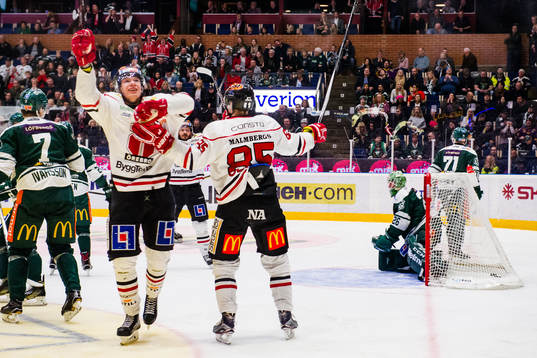 Örebros Christopher Mastomäki jublar