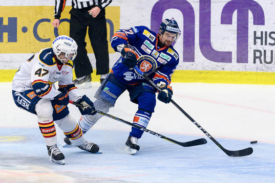Djurgårdens Linus Johansson och Växjös Janne Pesonen