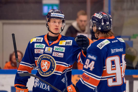 Växjös Elias Pettersson jublar