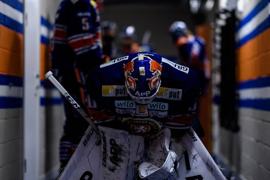 Växjös målvakt Viktor Fasth före ishockeymatchen i SHL