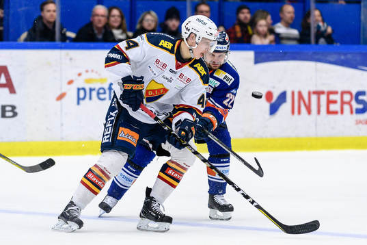 Djurgårdens Lukas Vejdemo och Växjös Janne Pesonen