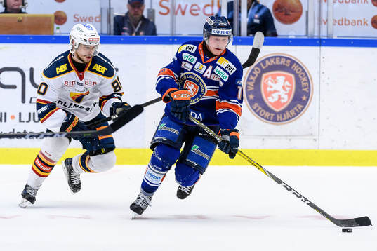 Växjös Tuomas Kiiskinen jagas av Djurgårdens Gustav