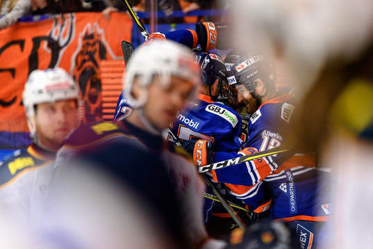Växjös Andrew Calof jublar