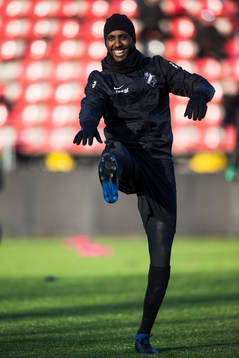 s Henok Goitom innan träningsmatchen i fotboll mellan AIK