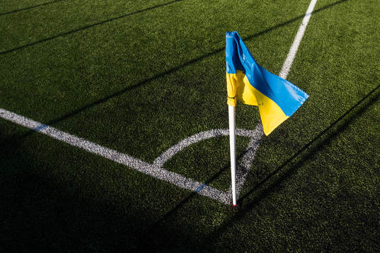 Hörnflagga innan träningsmatchen i fotboll mellan AIK och