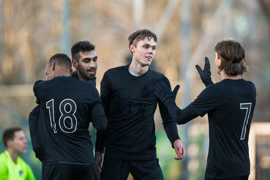 s Stefan Silva jublar med Bilal Hussein , Kristoffer Olsson