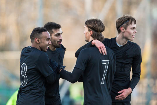 s Stefan Silva jublar med Bilal Hussein , Kristoffer Olsson