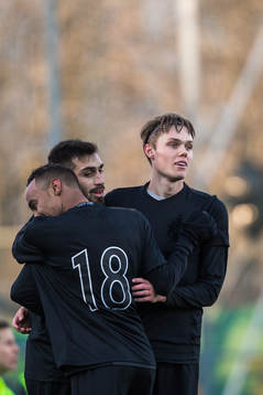 s Stefan Silva jublar med Bilal Hussein och Albin Linnér