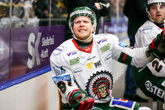 Frölundas Ryan Lasch skriker åt Skellefteås tränare