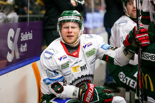 Frölundas Ryan Lasch skriker åt Skellefteås tränare