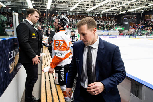 Rögles tränare Cam Abbott lämnar båset i periodpaus