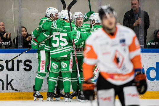 Rögles spelare jublar