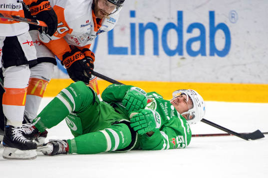 Rögles Lucas Elvenes grinar illa