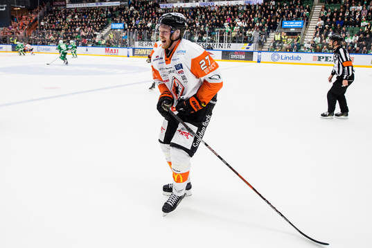 Karlskronas Henrik Nilsson grinar illa