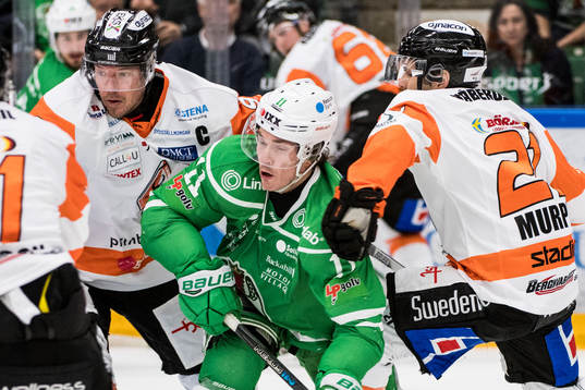 Rögles Bryan Lerg i kamp mot Karlskronas Morten Madsen och