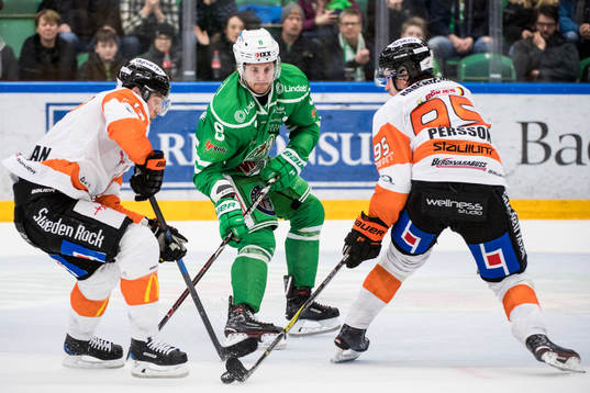 Rögles Linus Sandin mot Karlskronas Carl Persson