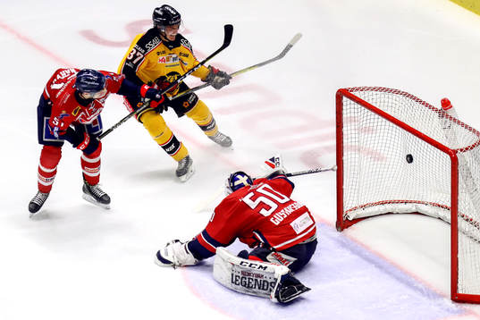 Luleås Isac Lundeström gör 0-1