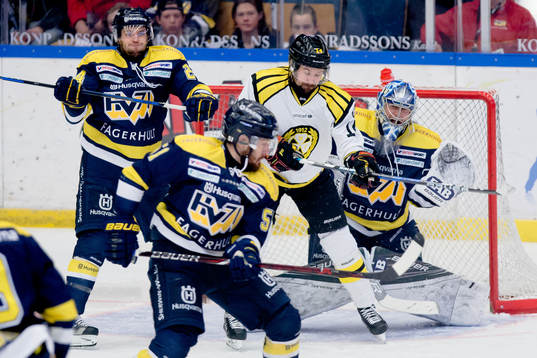 s Stefan Elliott, Marc Zanetti och målvakt Fredrik