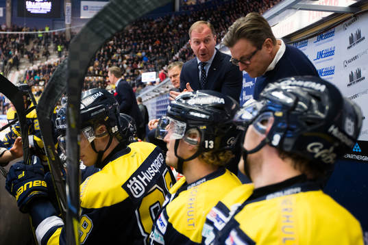 s tränare Johan Lindbom