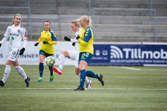 Rosengårds Hanna Bennison och Bröndbys Sofie Svava
