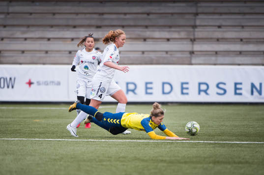 Rosengårds Glodis Perla Viggosdottir och Bröndbys Nanna