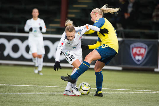 Rosengårds Hanna Bennison och Bröndbys Sofie Svava